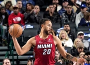 开云体育在线-包含热火队主力球员在比赛中受伤离场的词条