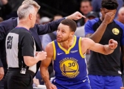 开云体育在线-不屈不挠的防守大将表现出色，稳步上升的简单介绍