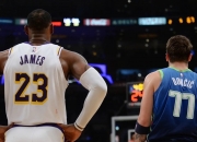 开云体育-热火逆转骑士，韦德复出砍下分，表现亮眼