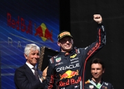 开云下载-法拉利翻盘哈斯车队，维斯塔潘扛起全队的简单介绍