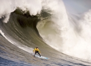 开云官网-狂热无界！从伯纳乌到银行家生活球馆，今夜体育魂在三线燃烧
