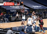 开云体育入口-江苏队翻盘辽宁队，拉文统治全场