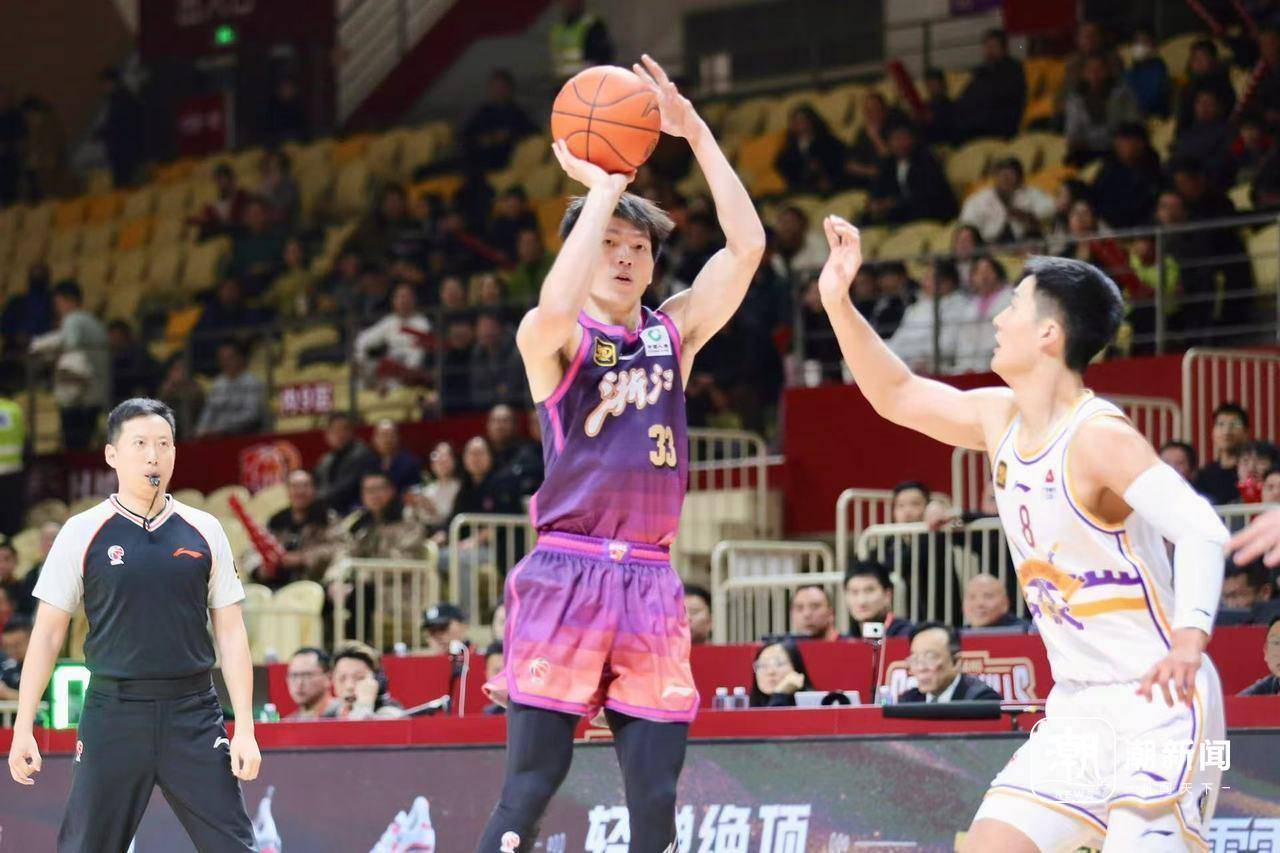 浙江男篮在比赛中展现出团队力量，获得胜利的简单介绍