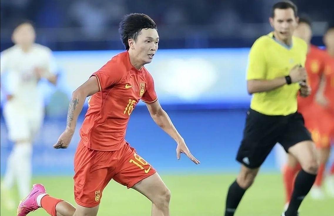 包含上海海港力克大连一方，继续保持不败战绩的词条