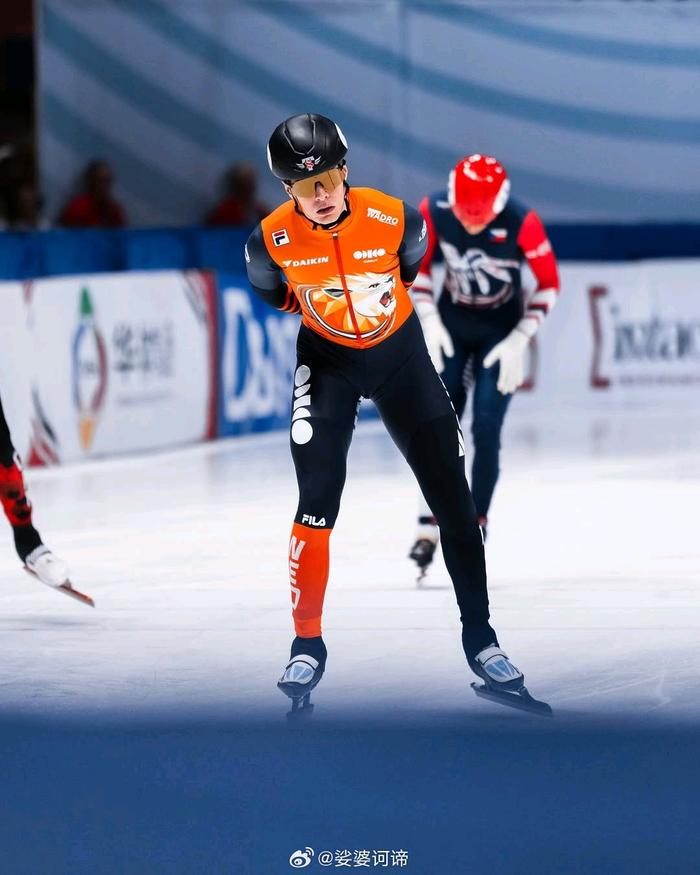 关于荷兰新星崭露头角,荣获本场比赛最佳球员的信息 关于荷兰新星崭露头角,荣获本场比赛最佳球员的信息