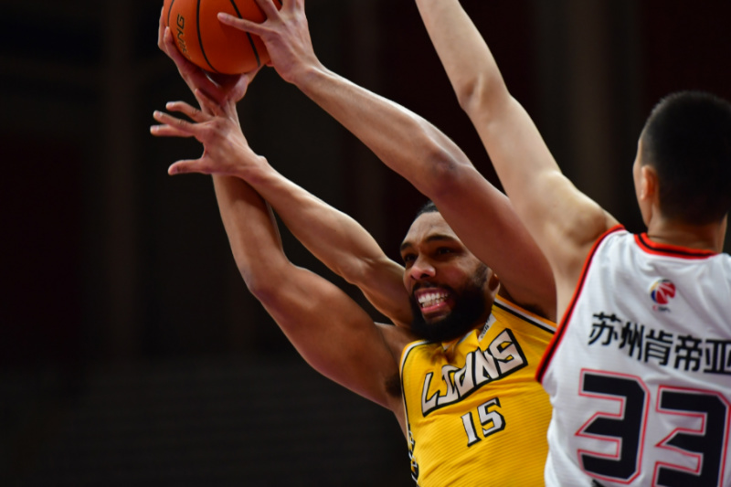 包含东部强队遭遇挑战，关注焦点不断的词条