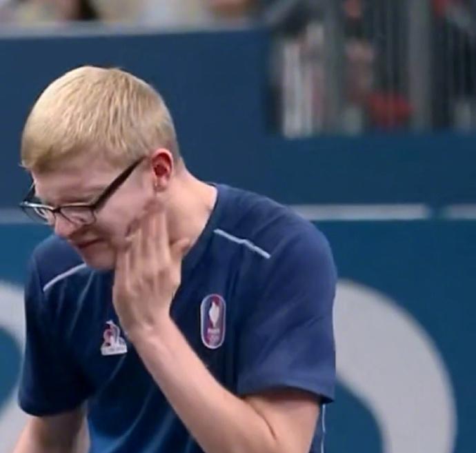 球员个人表现抢眼，成为赛场亮点