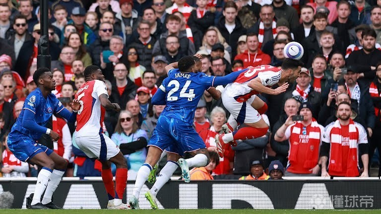 包含切尔西客场告负，前锋遗憾错失良机的词条