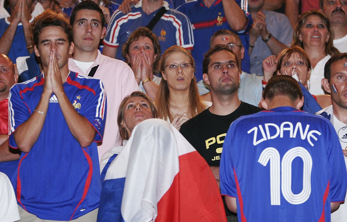 包含欧洲足坛巨头迎来激烈对决，角逐胜利权利的词条