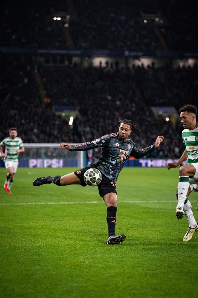 荷兰锋线进攻火力十足，逆转携手晋级的简单介绍