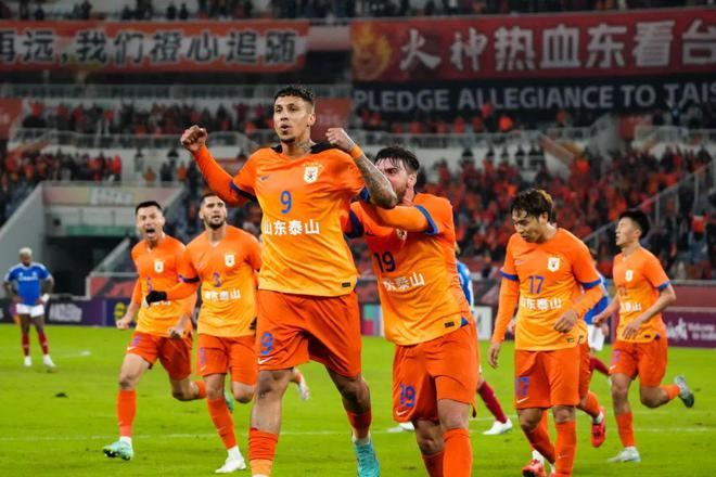 中国球员雄起：中超联赛赛场震撼的简单介绍