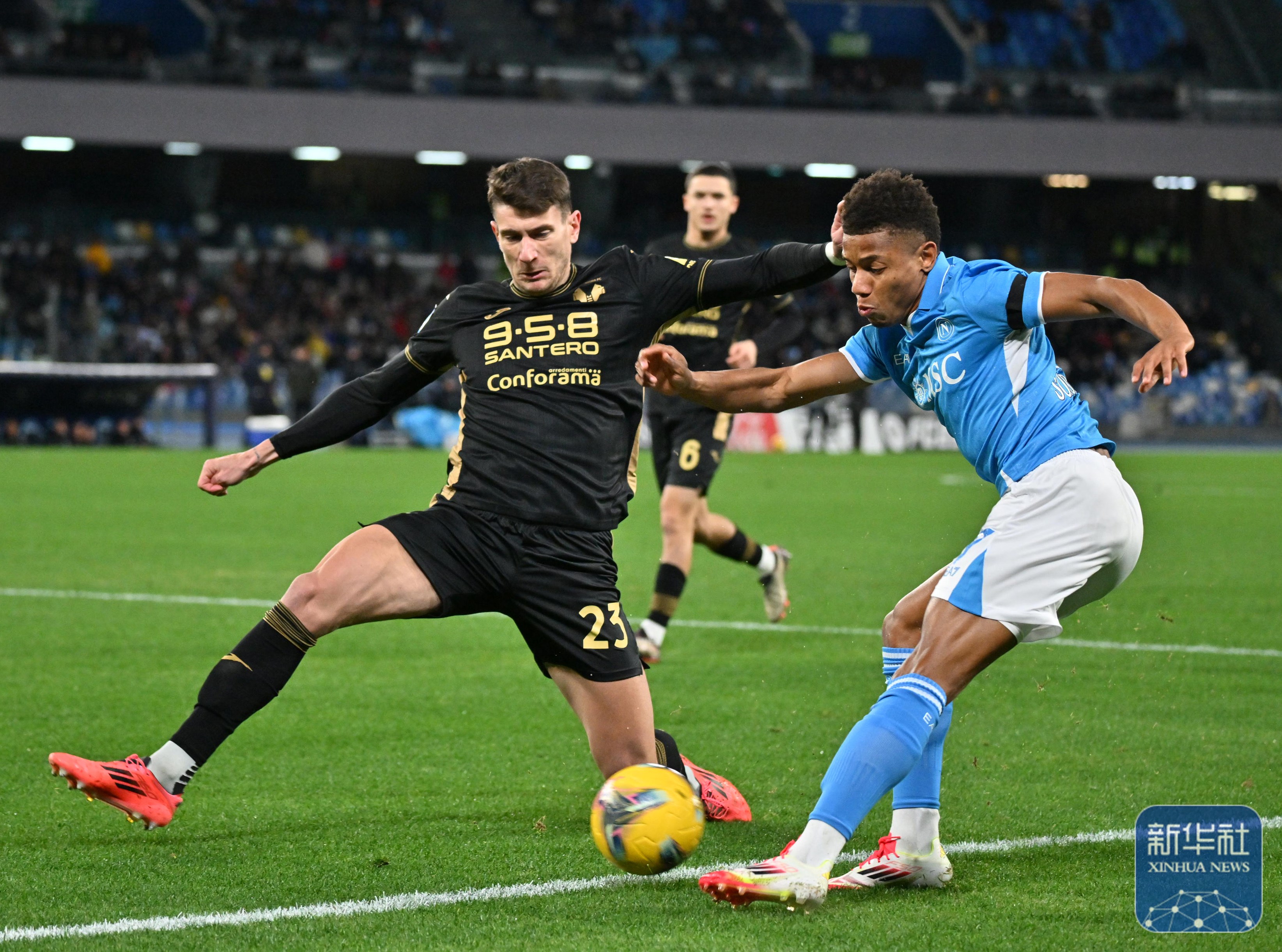 克罗托内客场不敌那不勒斯，遭遇联赛失利的简单介绍