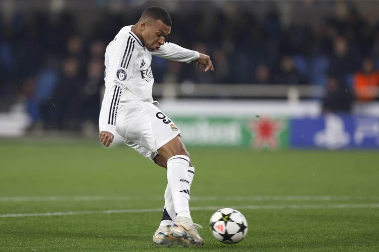 皇家马德里球员奋力反击晋级西甲联赛半决赛 皇家马德里球员奋力反击晋级西甲联赛半决赛