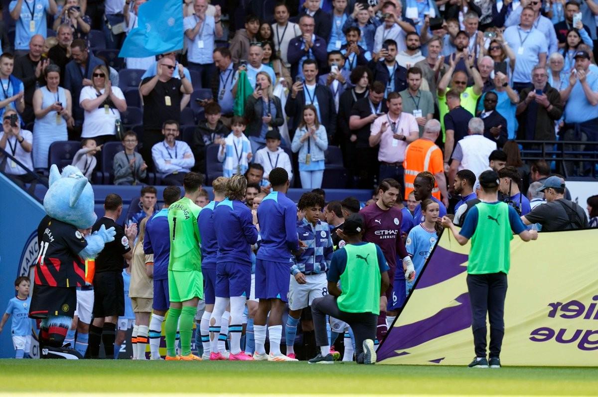 关于切尔西前锋连续进球，英超冠军希望再起的信息