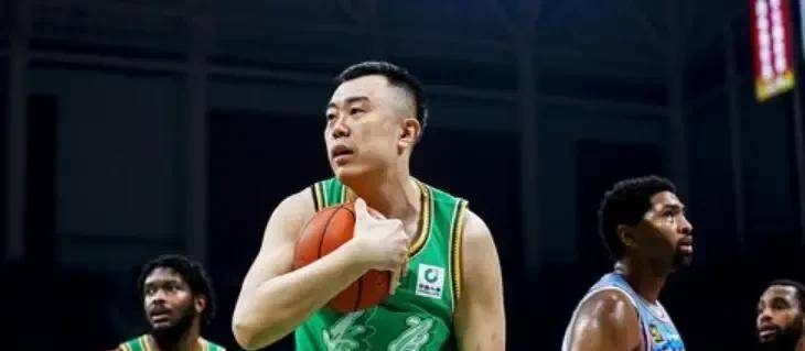 关于福建队在激烈对抗中逆转胜利，表现出强大实力的信息