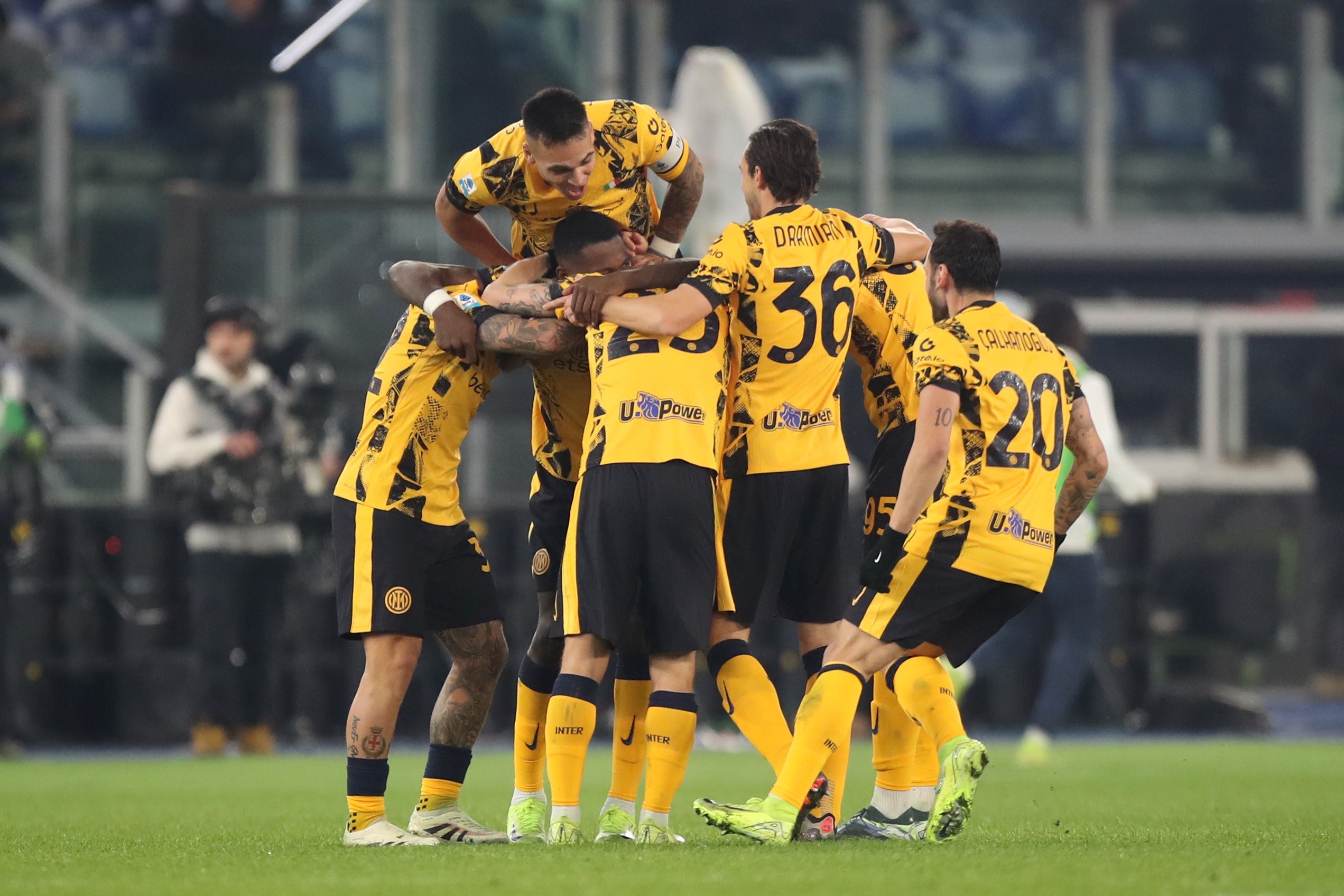 包含国际米兰死磕拉齐奥，谁能笑到最后的词条