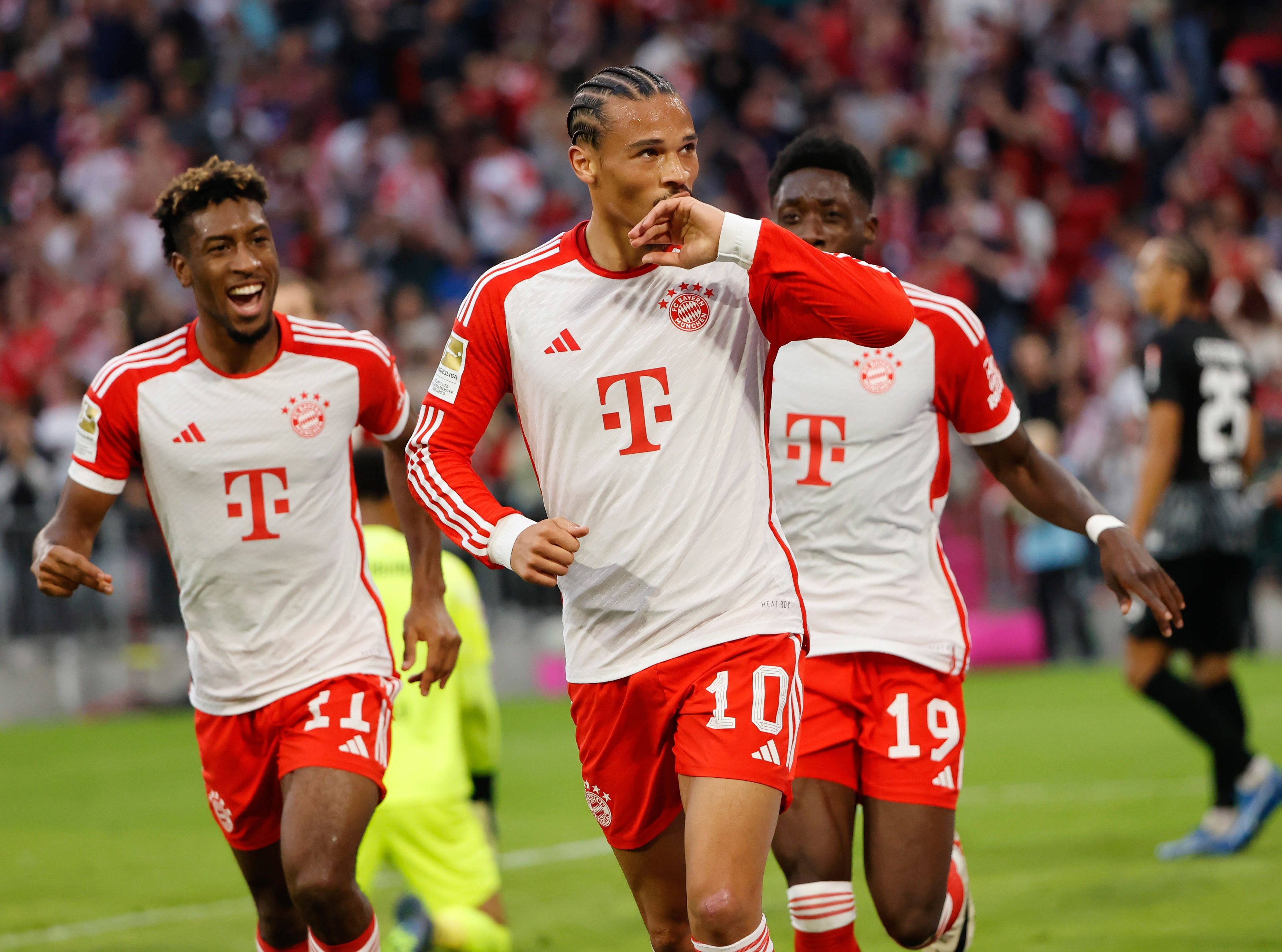 拜仁慕尼黑客场险胜，继续领跑德甲