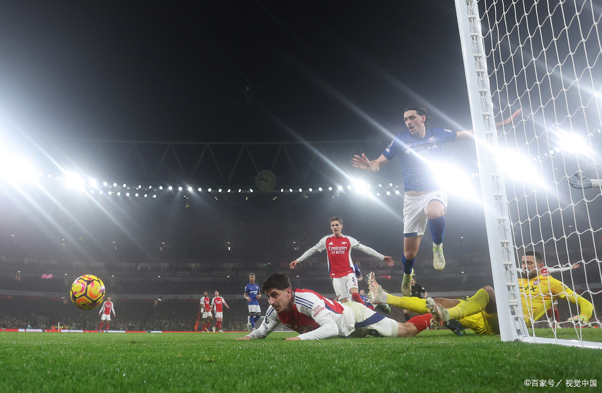 足球比赛中的强强对话让球迷热血沸腾 足球比赛中的强强对话让球迷热血沸腾