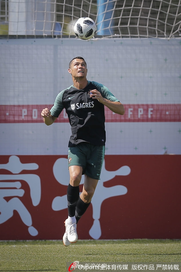 韩国队在前锋球员带领下，展现出色球技