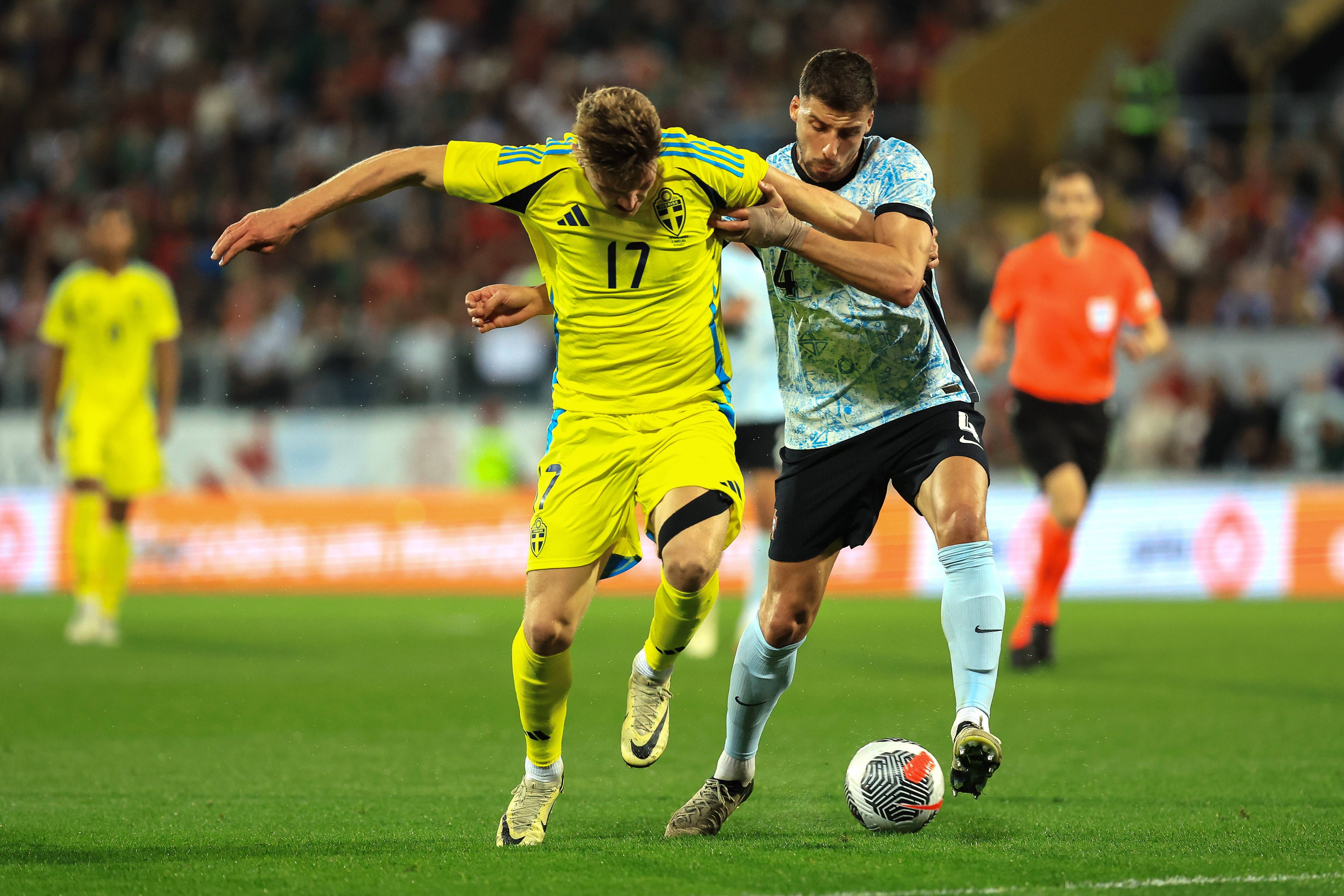 包含瑞典迎战俄罗斯，热身赛国际比赛备战集结的词条