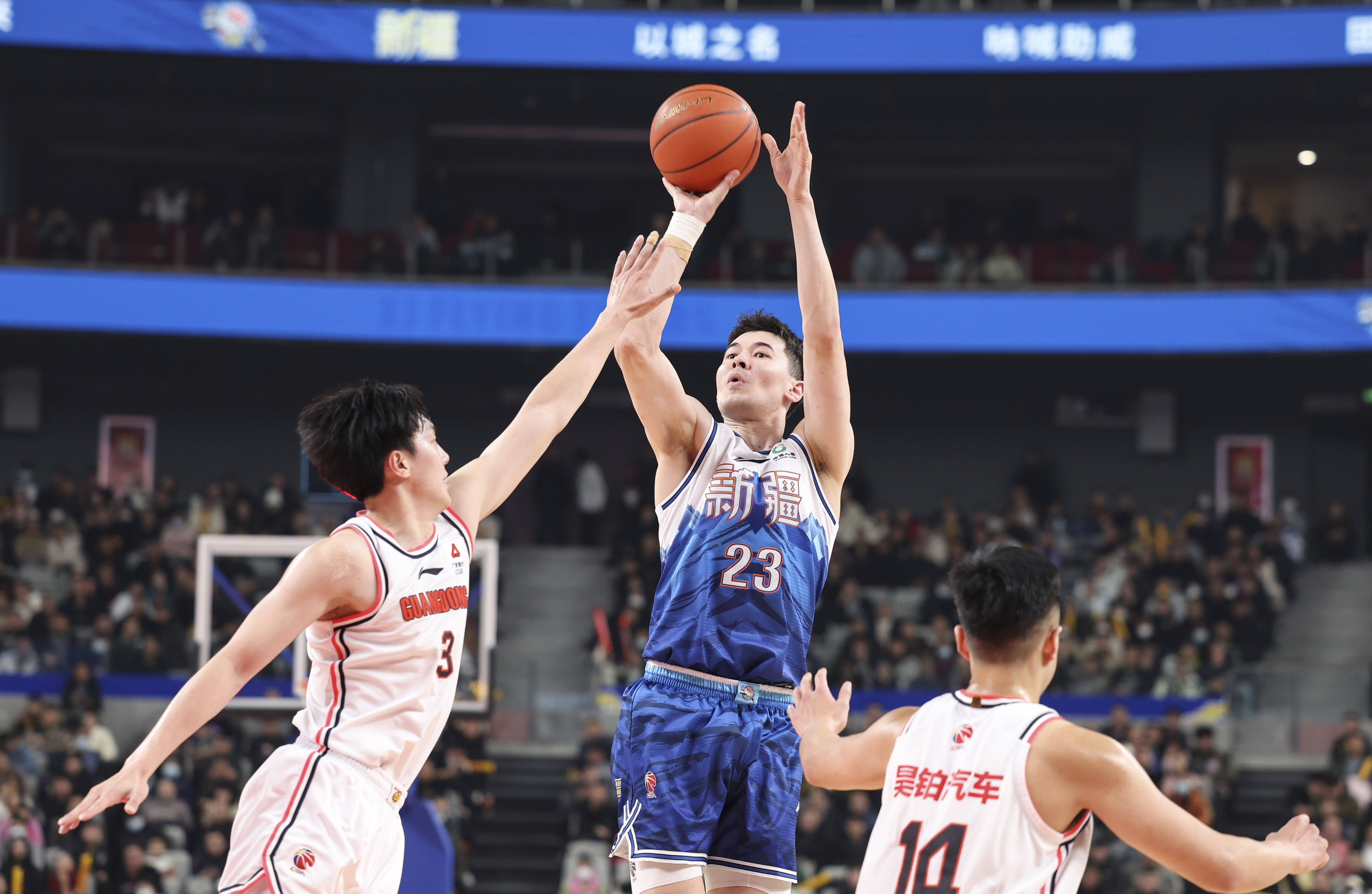 新疆主场大胜辽宁，向冠军发起冲击的简单介绍