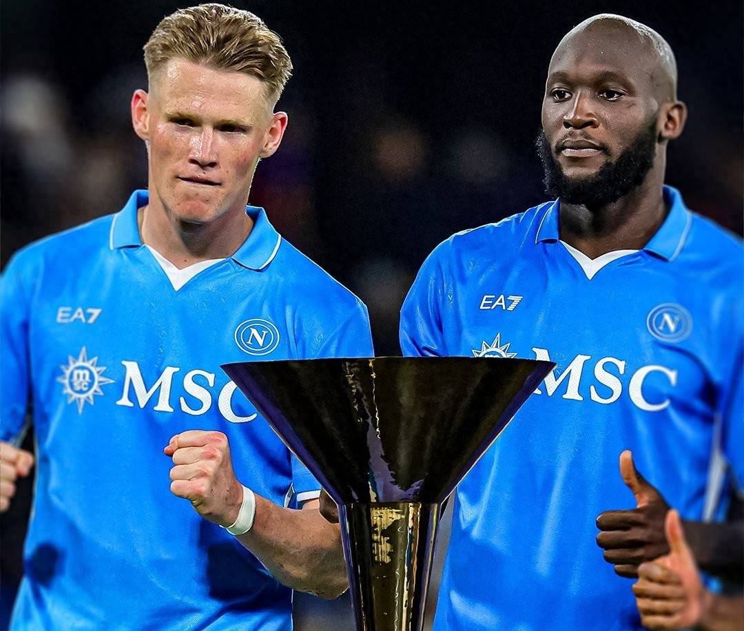 卢卡库神勇破门带领曼联晋级