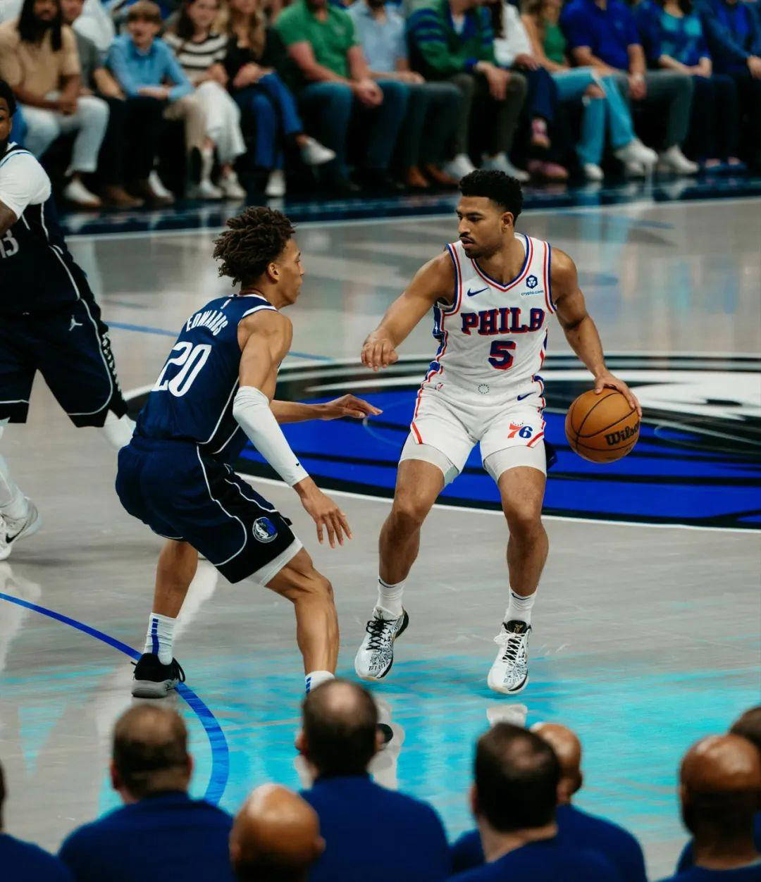 包含独行侠击败篮网，新秀基德披猛士风的词条