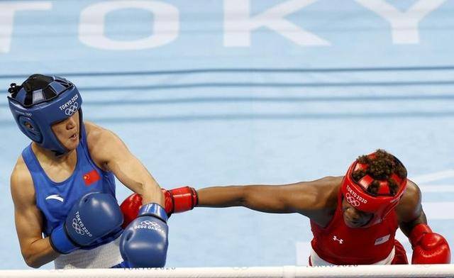 新疆队迎战辽宁队，双方火力全开争夺胜利的简单介绍