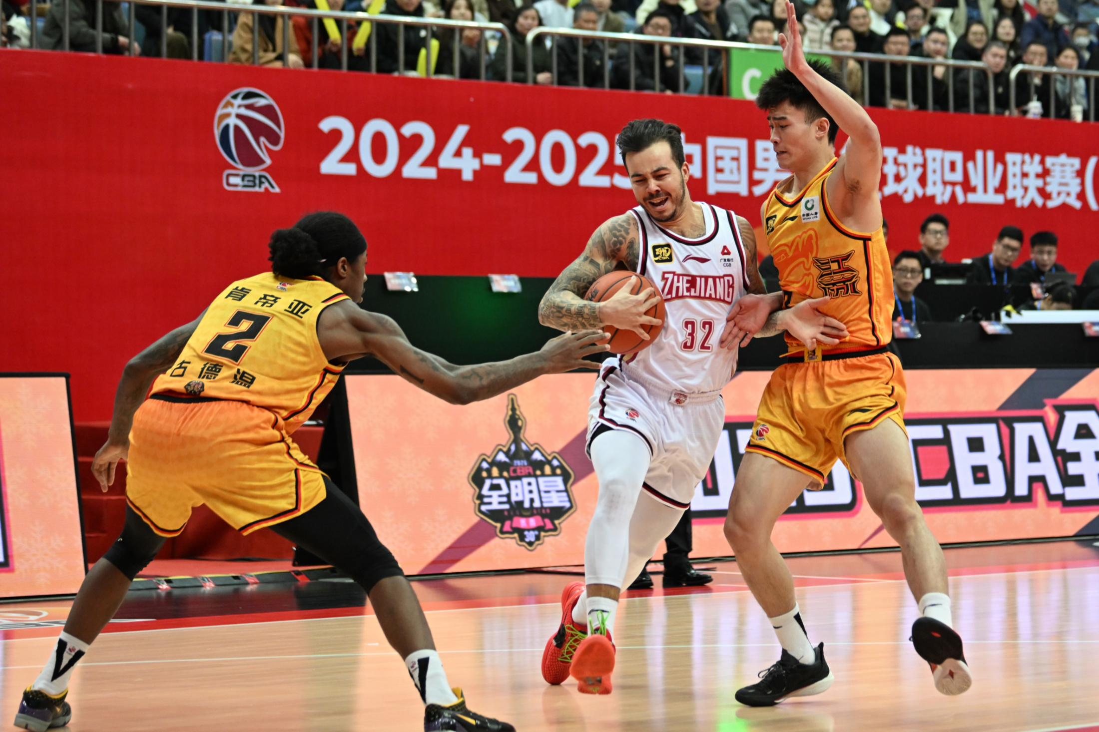 贵州男篮惊险战胜浙江 贵州男篮惊险战胜浙江