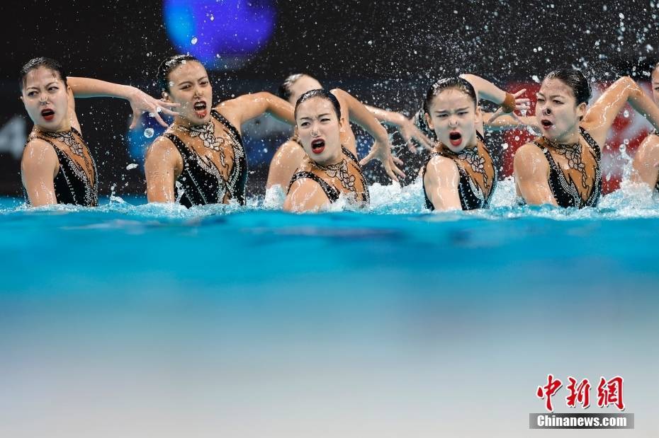 韩国代表团获得群体游泳比赛银牌 韩国代表团获得群体游泳比赛银牌