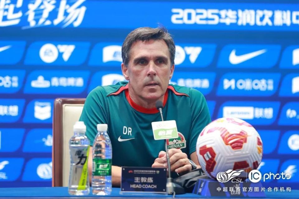 包含备战不懈，球队士气高涨迎接难题的词条