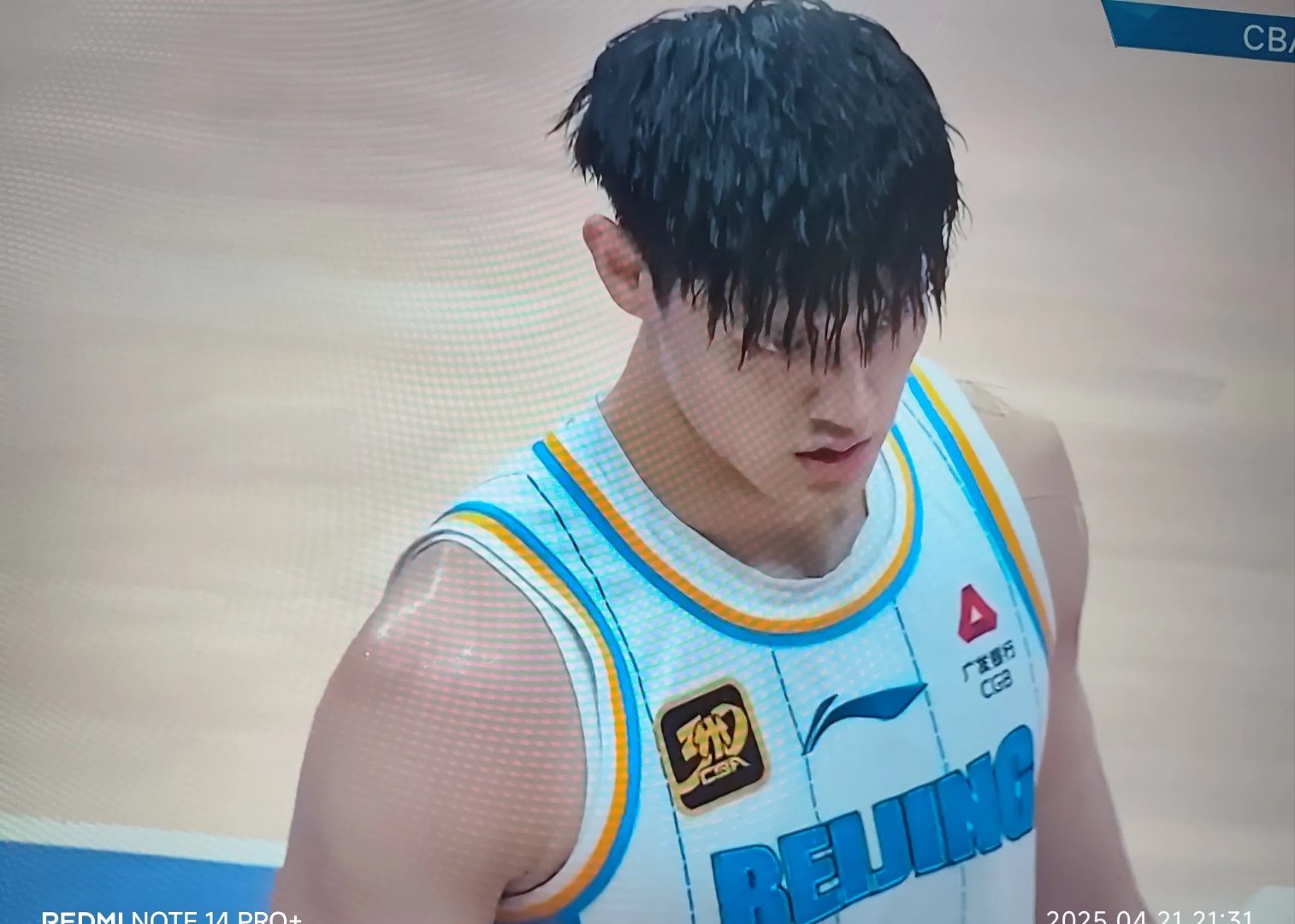 激烈对决球场上,球员们势均力敌拼出精彩,表现亮眼的简单介绍 激烈对决球场上,球员们势均力敌拼出精彩,表现亮眼的简单介绍