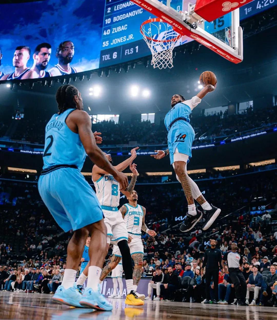 勇士中锋连续砍+,助力球队击败快船,掌声雷动 勇士中锋连续砍+,助力球队击败快船,掌声雷动