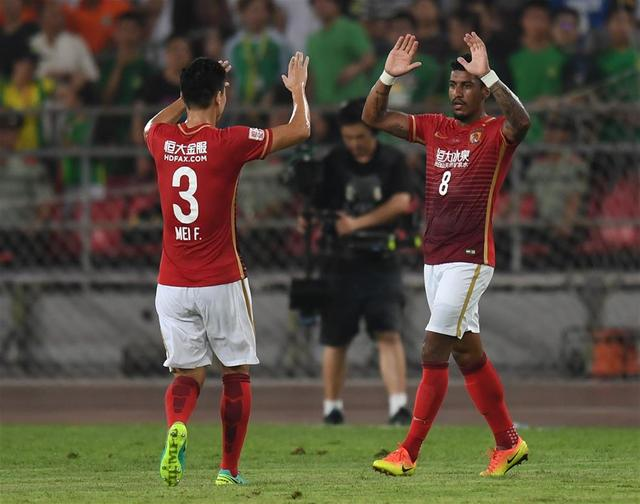 青岛黄海不敌广州恒大，遭遇连败，掌声雷动的简单介绍
