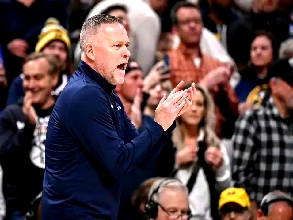 关于球队主帅因失利被解职，球员迎来新挑战，引发热议的信息