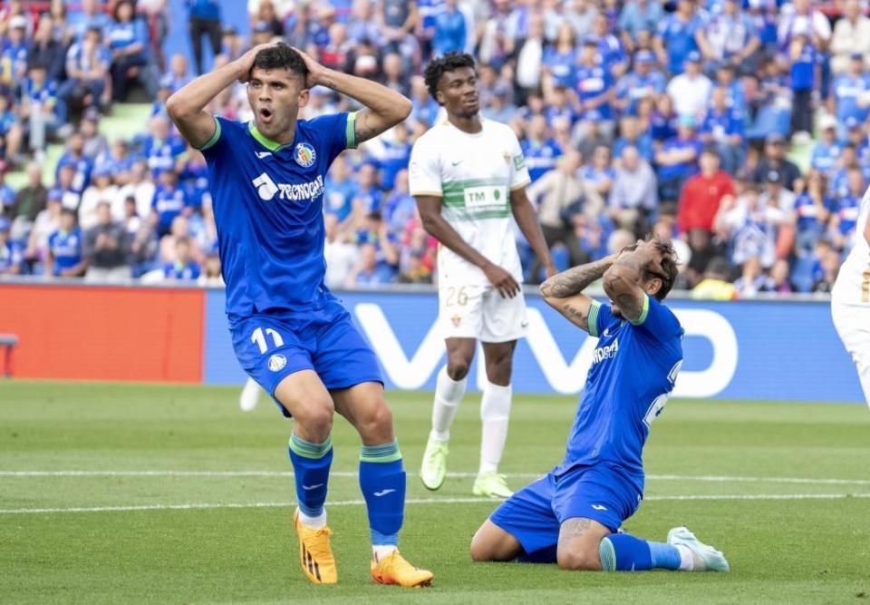 包含阿尔梅里亚客场逼平，暂时稳住积分位置，全场震撼的词条