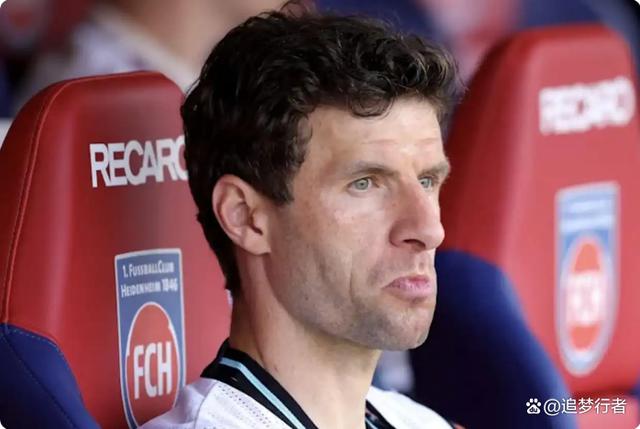 拜仁慕尼黑中场老将因伤休战,多场比赛缺席,引发热议 拜仁慕尼黑中场老将因伤休战,多场比赛缺席,引发热议