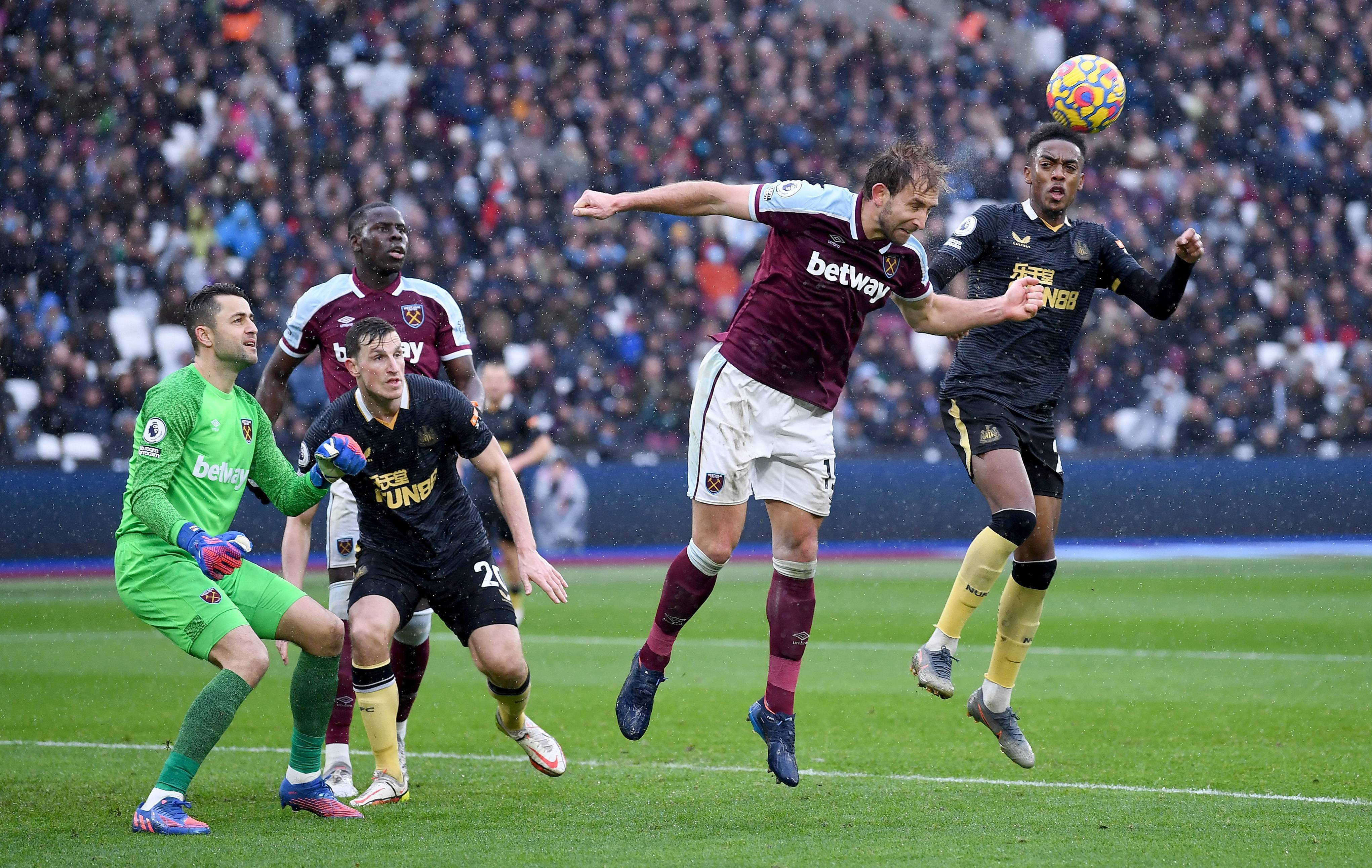 热刺大胜，重返联赛前五，势不可挡，士气大振的简单介绍