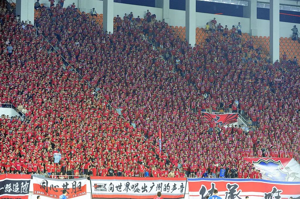 中国足球超级联赛爆冷战队浮出水面，全场震撼