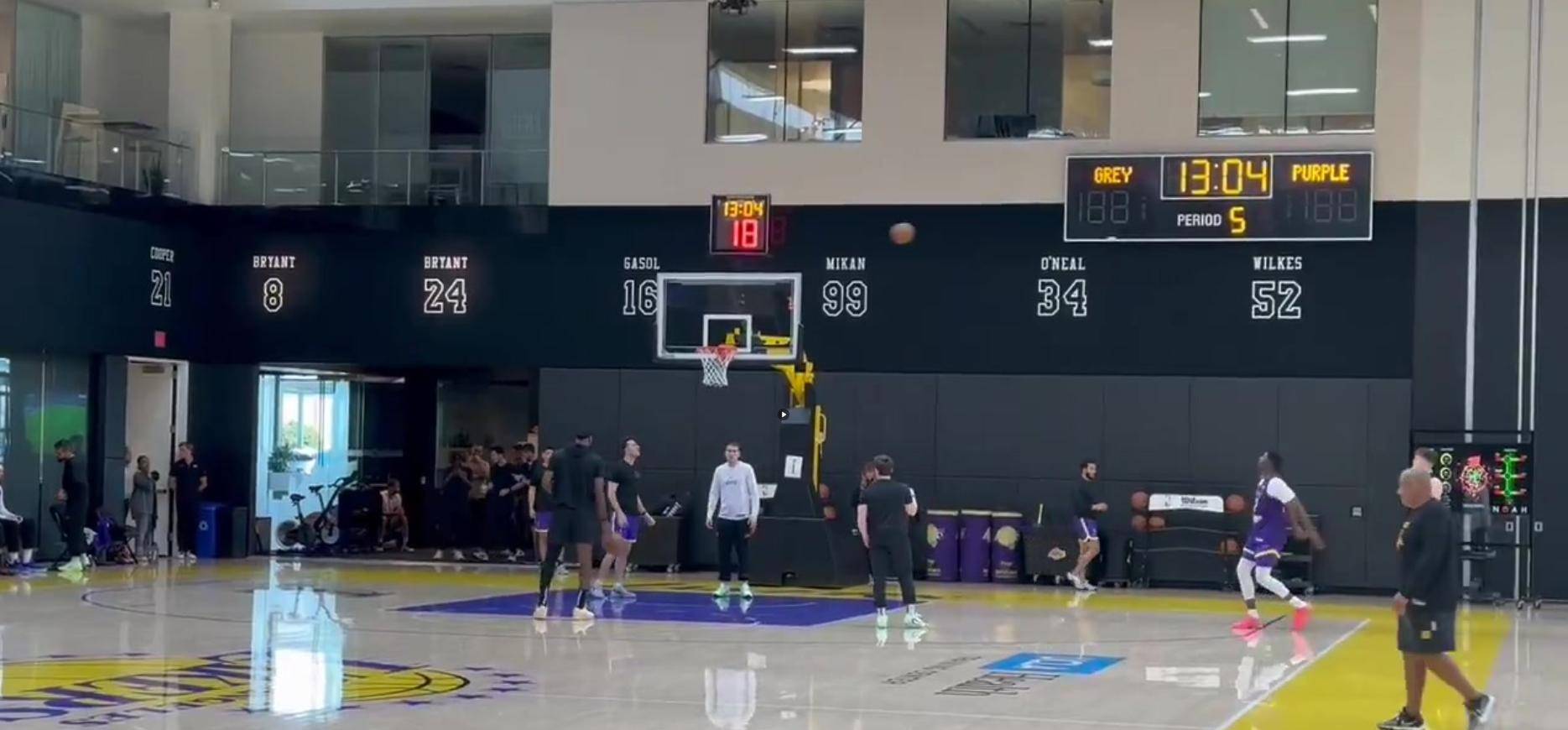 詹姆斯受伤缺席，湖人不敌勇士，振奋人心