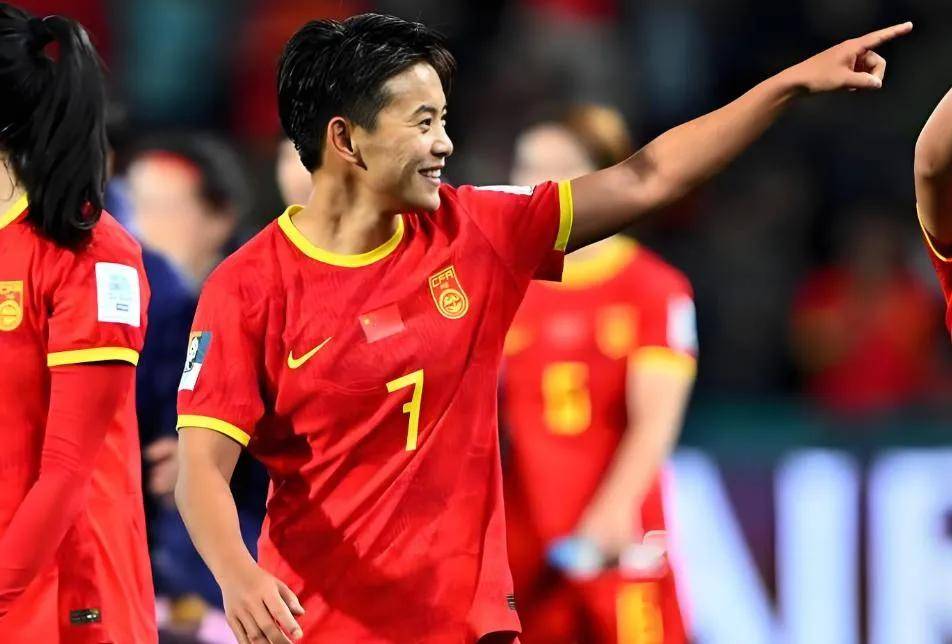 世界体坛盛事：女足赛场嗨翻天，振奋人心