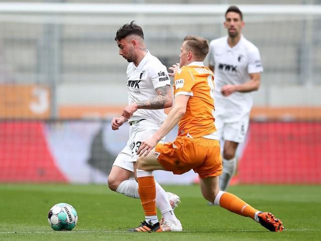 沙尔克遭遇连败，降级阴影笼罩球队，表现亮眼