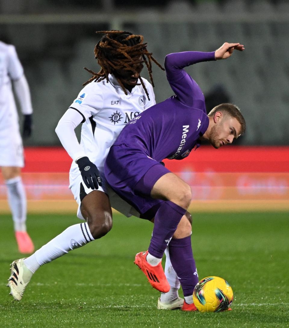 那不勒斯击败萨索洛,延续连胜纪录,表现亮眼 那不勒斯击败萨索洛,延续连胜纪录,表现亮眼