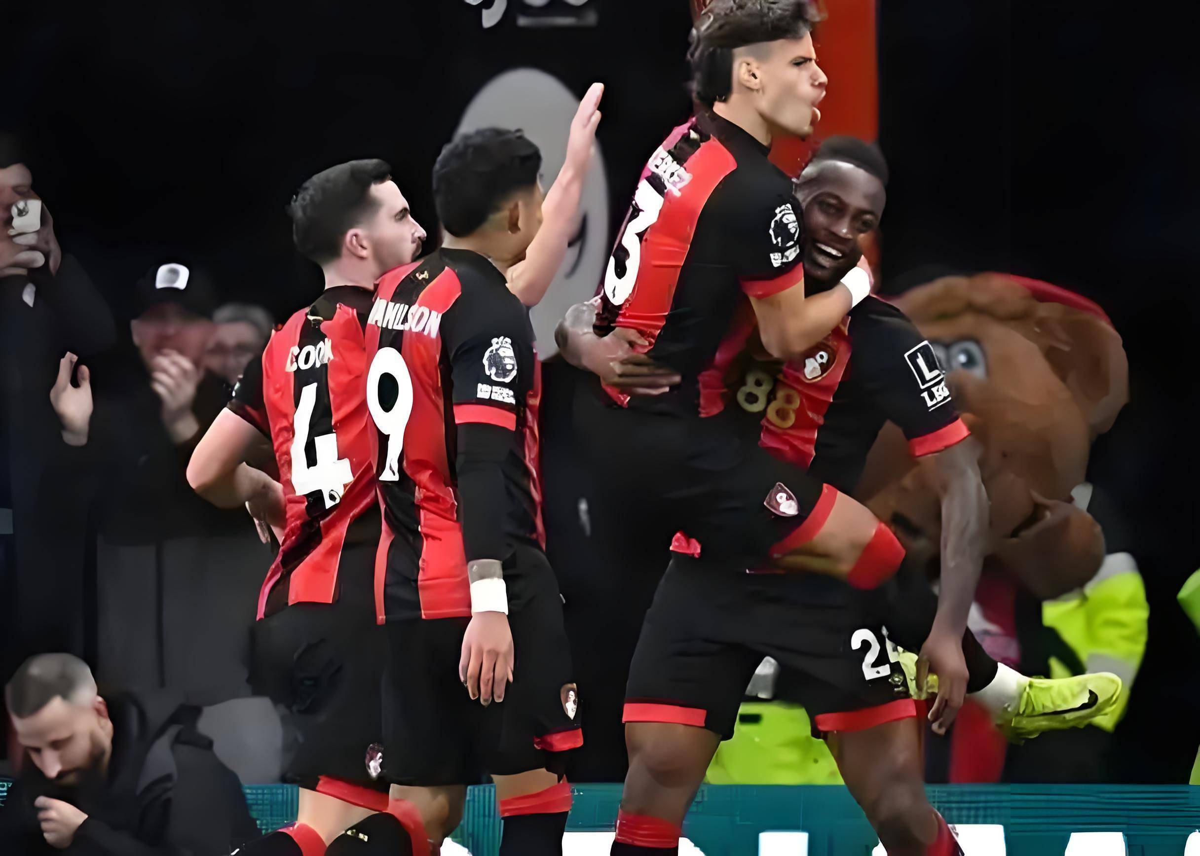 利物浦客胜伯恩茅斯，阿森纳客场惜败，稳步上升的简单介绍