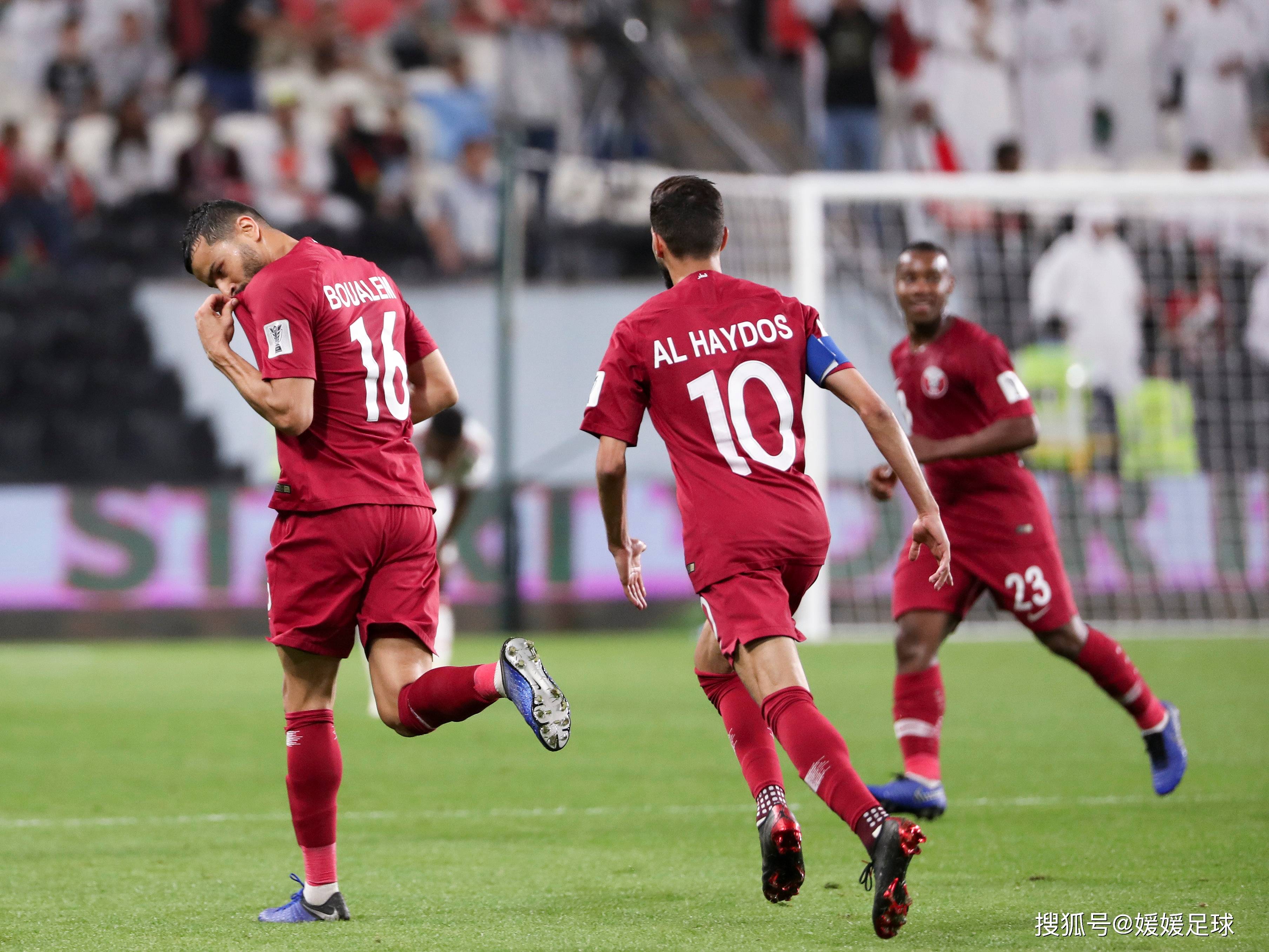 乌克兰队在国际足球赛事中力压对手，士气大振