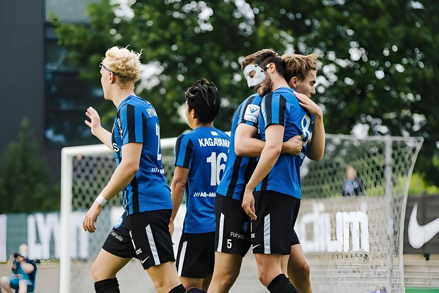 阿尔滕主场遭遇惨败，士气受挫，士气大振