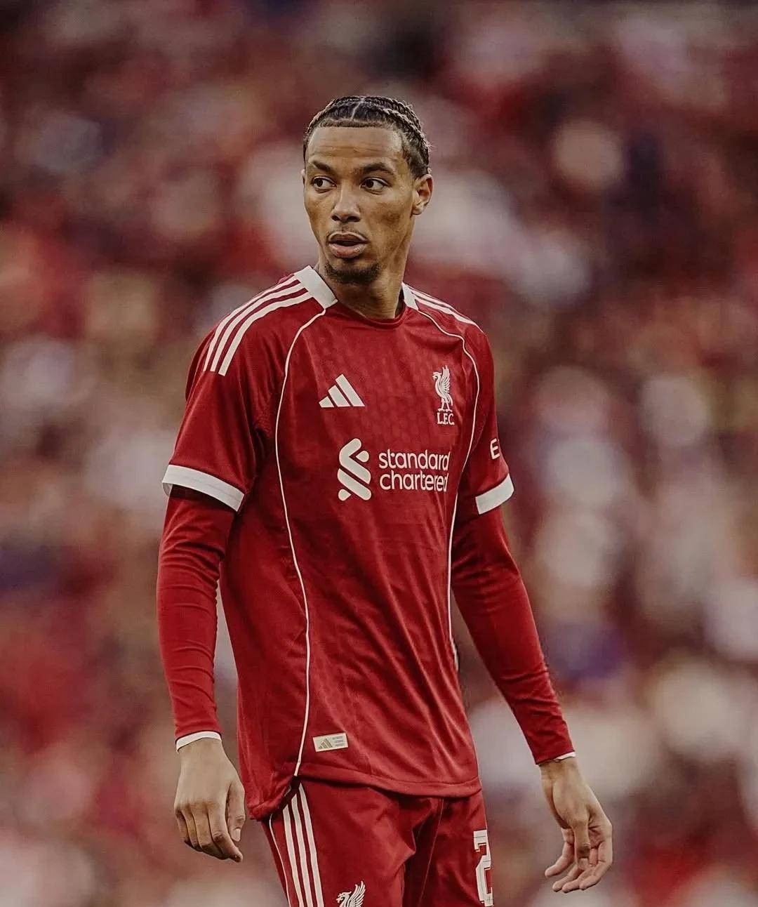 利物浦主帅被曝与裁判私交甚密，引发热议