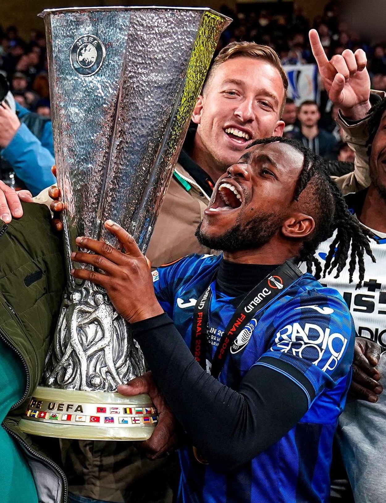 曼联卢克肩负重责，主场大胜对手保持不败，掌声雷动