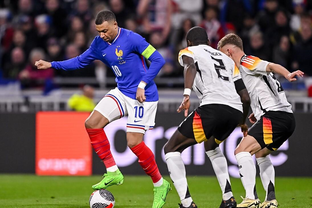 重量级对决,法国球队迎接洛马出征,全场震撼的简单介绍 重量级对决,法国球队迎接洛马出征,全场震撼的简单介绍