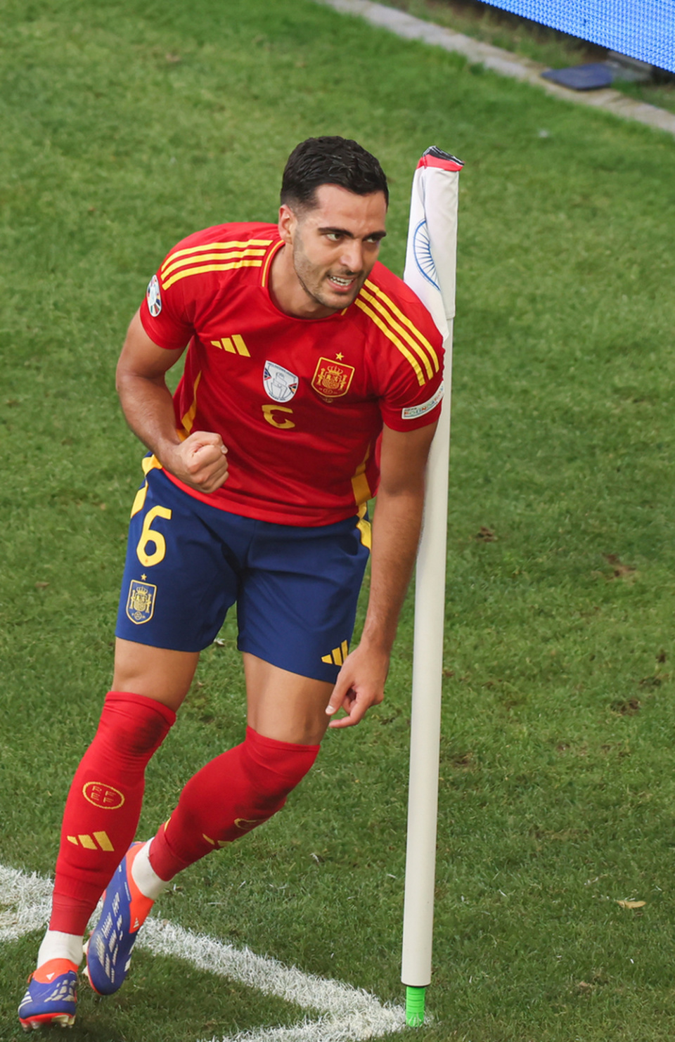 意大利大胜冰岛，成功晋级欧洲杯四强，表现亮眼